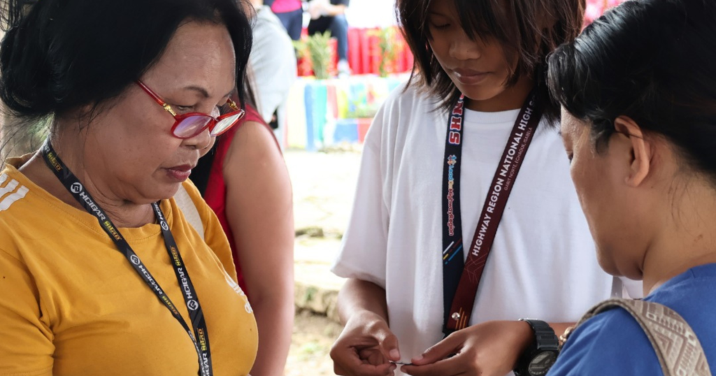 25GB per month free yan! Guro at Estudyante sa Isabela, nakatanggap ng Bayanihan SIM mula DICT