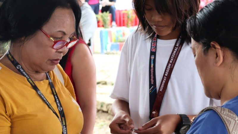 25GB per month free yan! Guro at Estudyante sa Isabela, nakatanggap ng Bayanihan SIM mula DICT